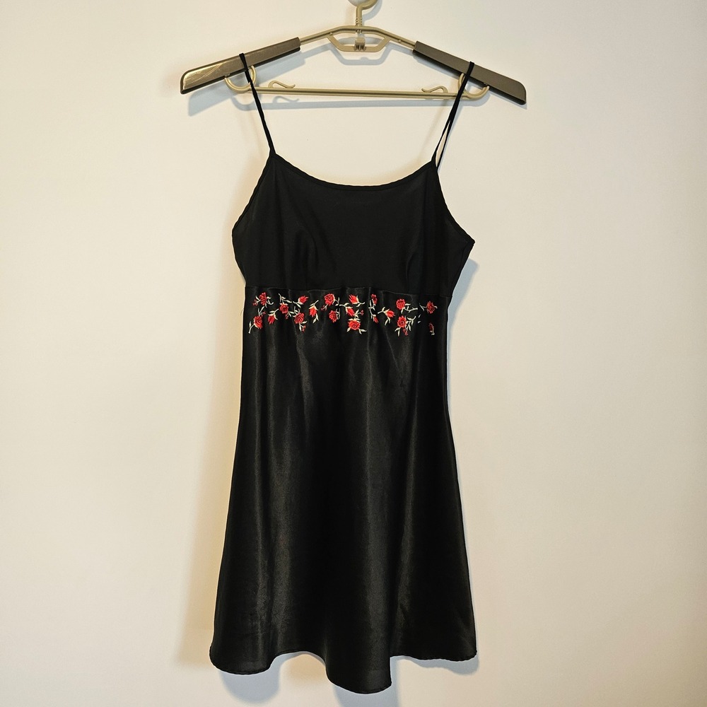 Y2K Black Satin Slip Mini Dress Medium Red Floral Embroidery Empire Waist Hoco - Picture 4 of 11